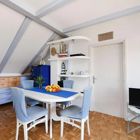 בית נופש Beach Apartment *